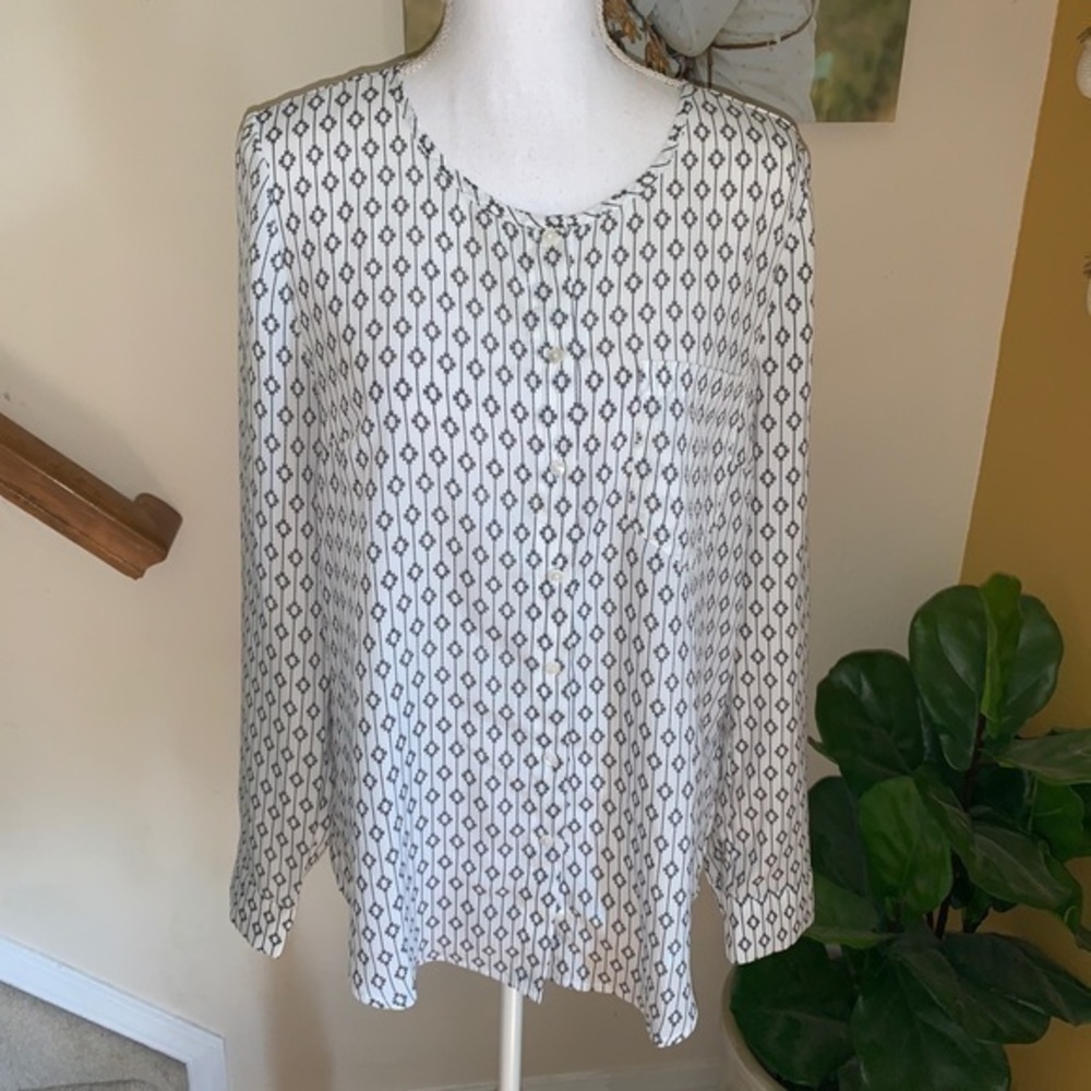 Tinley road white button Down blouse size large
